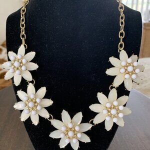 NEW Cream & White Flower Necklace
